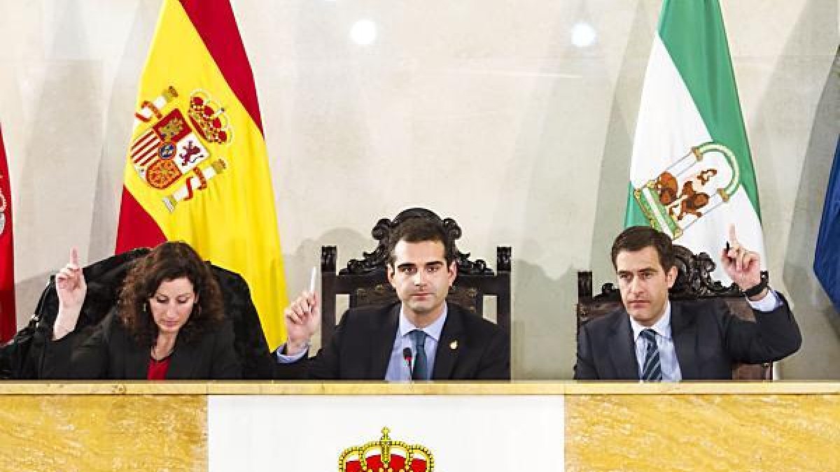 Pacheco y Castellón durante un Pleno.