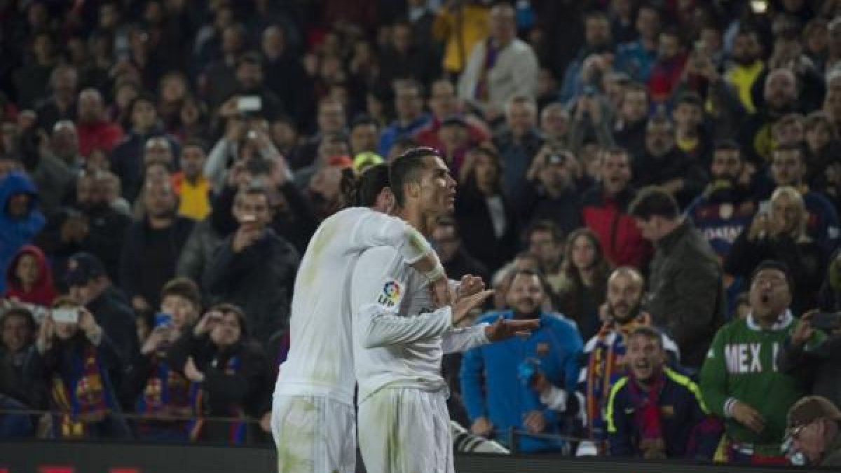 Cristiano celebrando y mandando callar al Camp Nou.