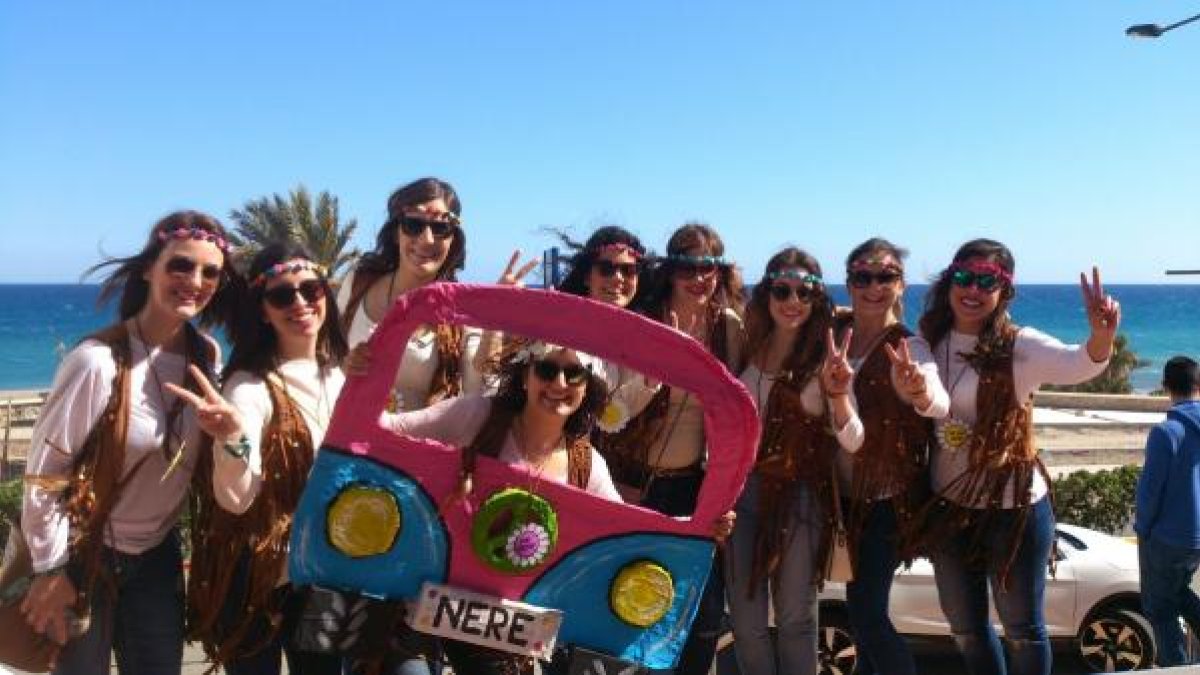 Varias jóvenes, ayer en el Spring Break celebrado en Mojácar.