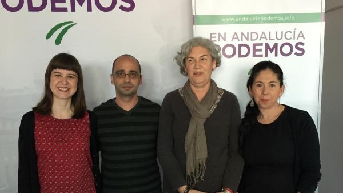 Foto antes de comenzar el acto de Podemos.