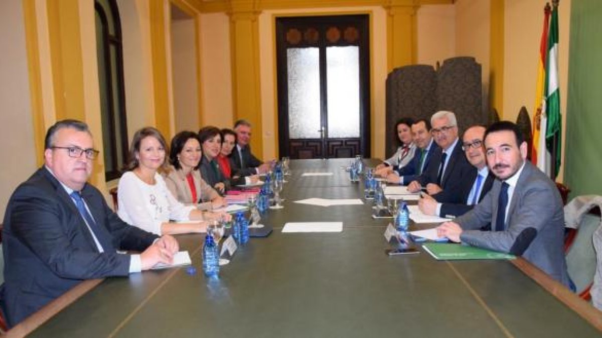 Gracia Fernández en la reunión de todos los delegados del Gobierno de la Junta.