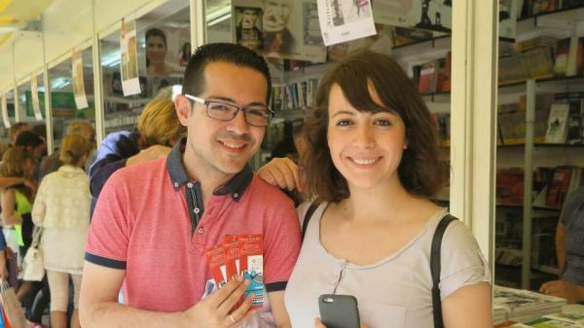 María Villalón en una feria del libro con motivo de su faceta literaria.