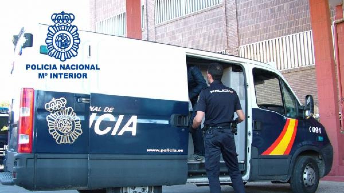 Uno de los arrestados fue interceptado en su huída por una patrulla policia.