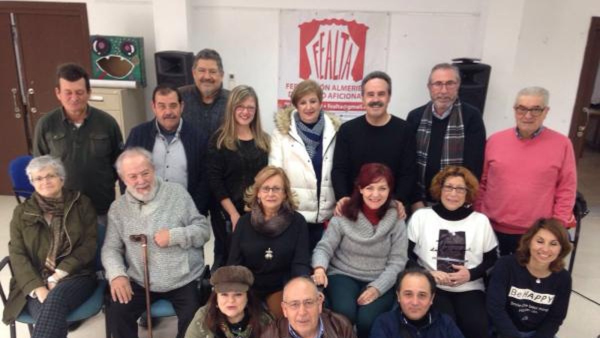 Miembros de FEALTA junto a Alfredo Valdivia, delegado de Cultura de la Junta.