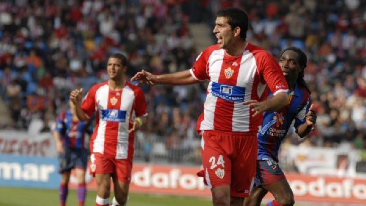 Juanito en su etapa de jugador del Almería.