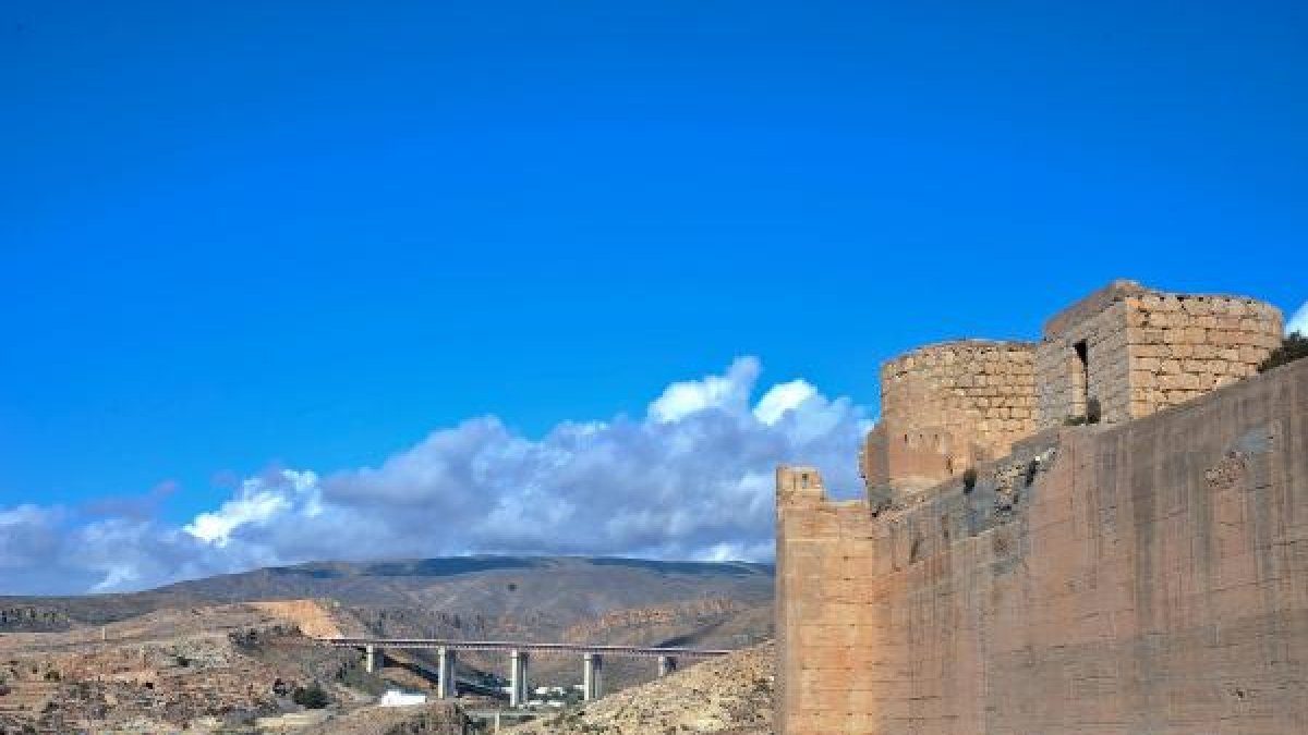 Vista de la Alcazaba con La Hoya en primer término.