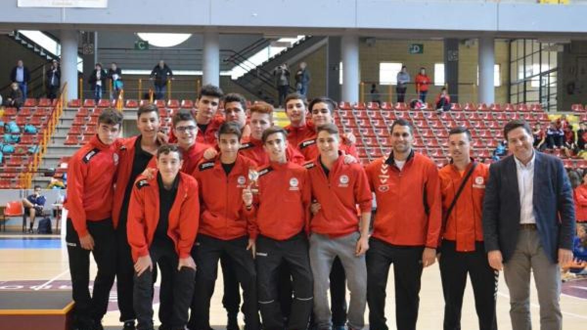Los jugadores roqueteros subido sl podio.