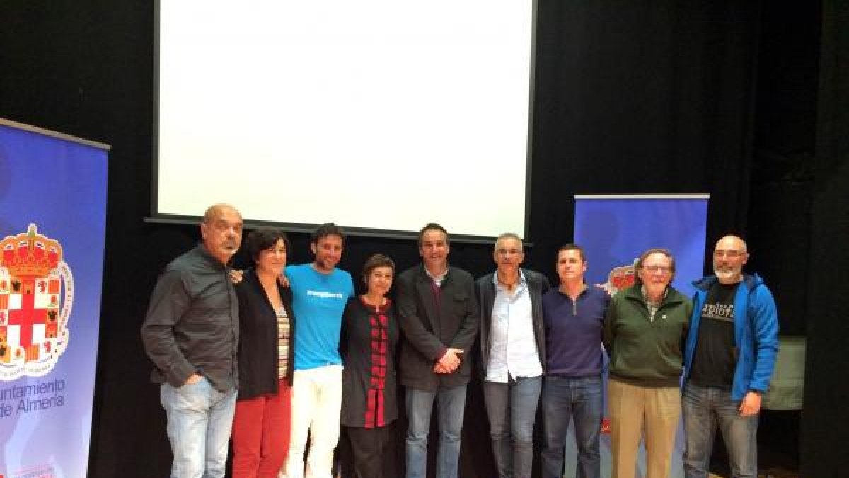 Foto de familia con Álex Txikon.