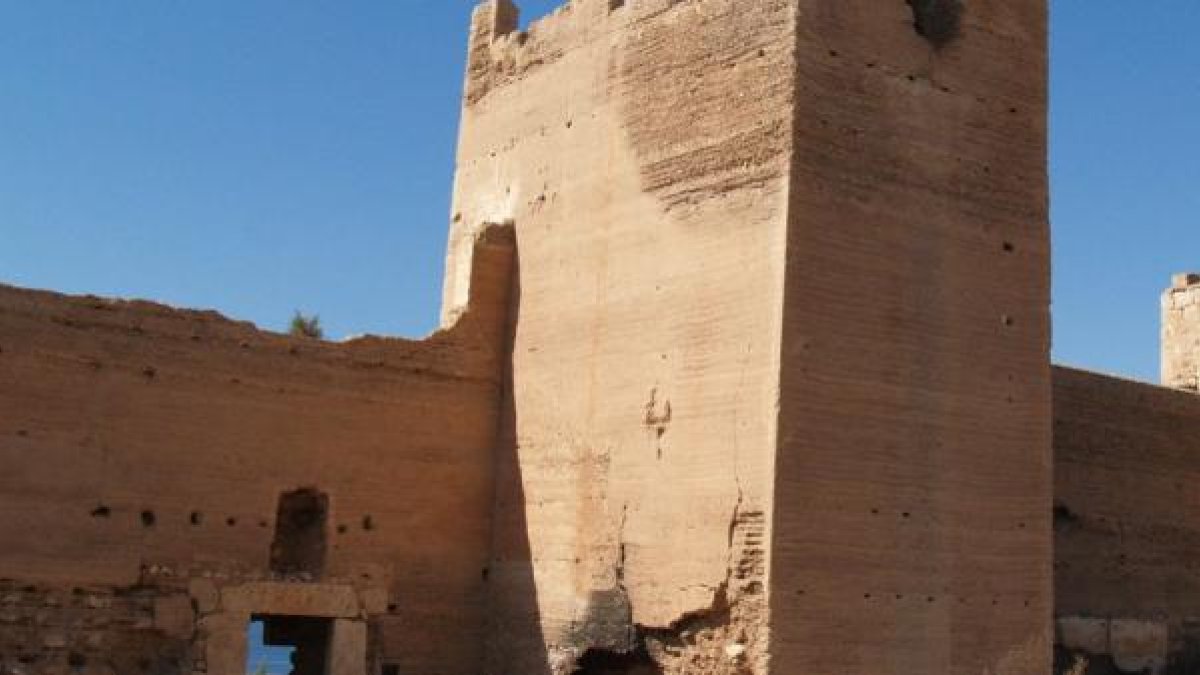 En esta nueva petición se expone el mal estado de la muralla.