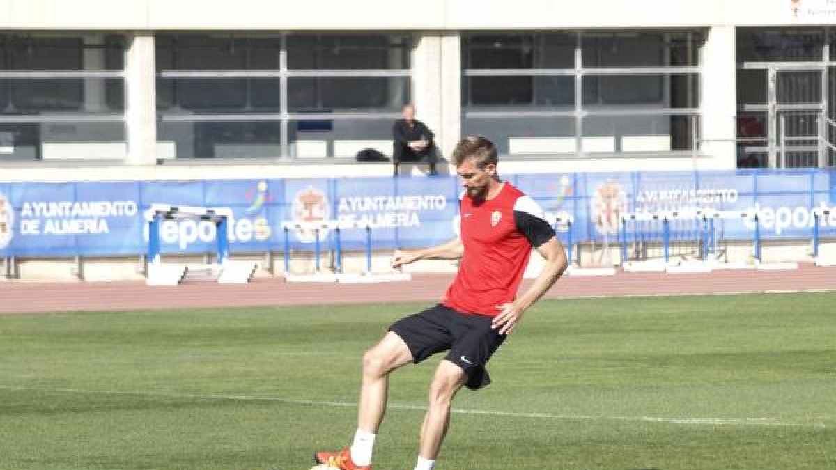 Esteban Saveljich vuelve a Almería.