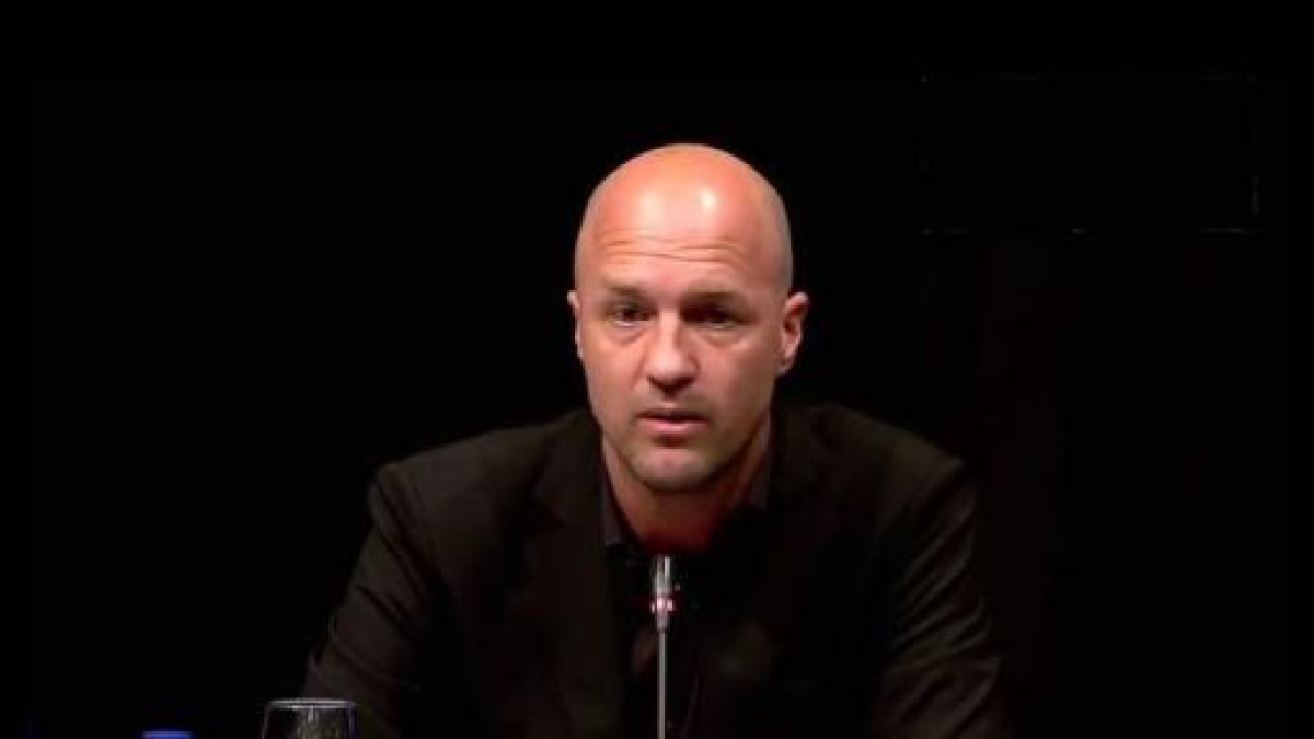 Jordi Cruyff hablando en el Memorial de su padre.