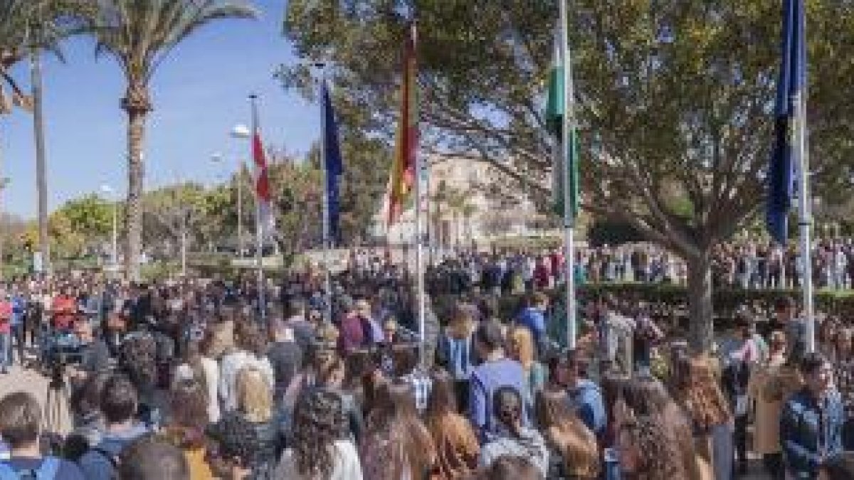 Imagen panorámica del minuto de silencio.