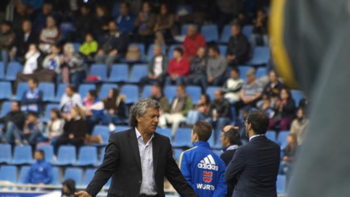 Pipo Goro en Tenerife donde su equipo no pudo ganar contra diez.