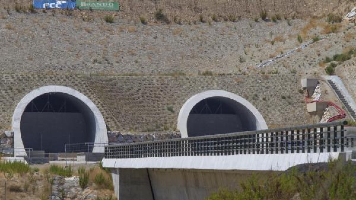 Túnel  de Gafarillos tapiado por el ADIF.