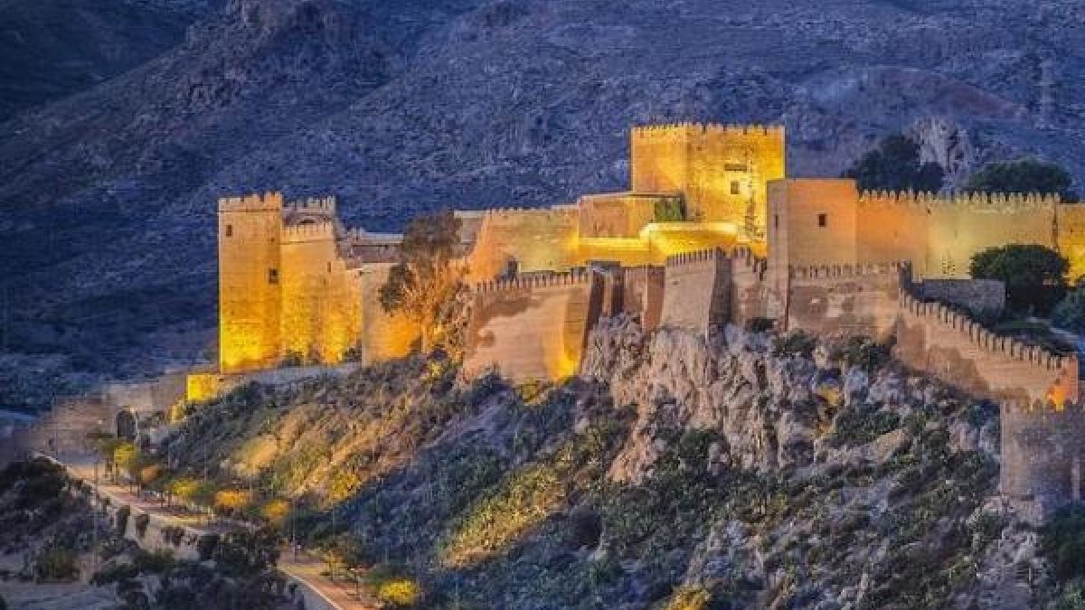 La alcazaba cobra 1,5 euros solo a los extracomunitarios.