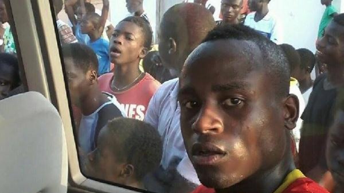 Mendy en el autobús de la selección de Guinea.