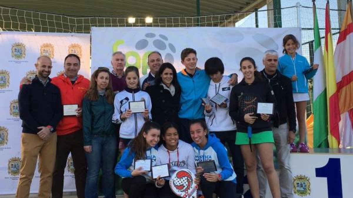 María del Mar rodeada de campeones.