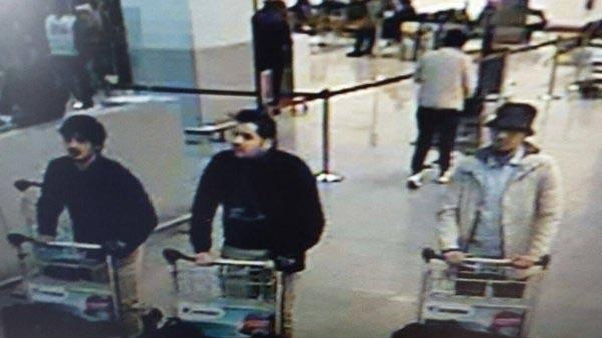 Imagen de los tres terroristas en el aeropuerto de Bruselas
