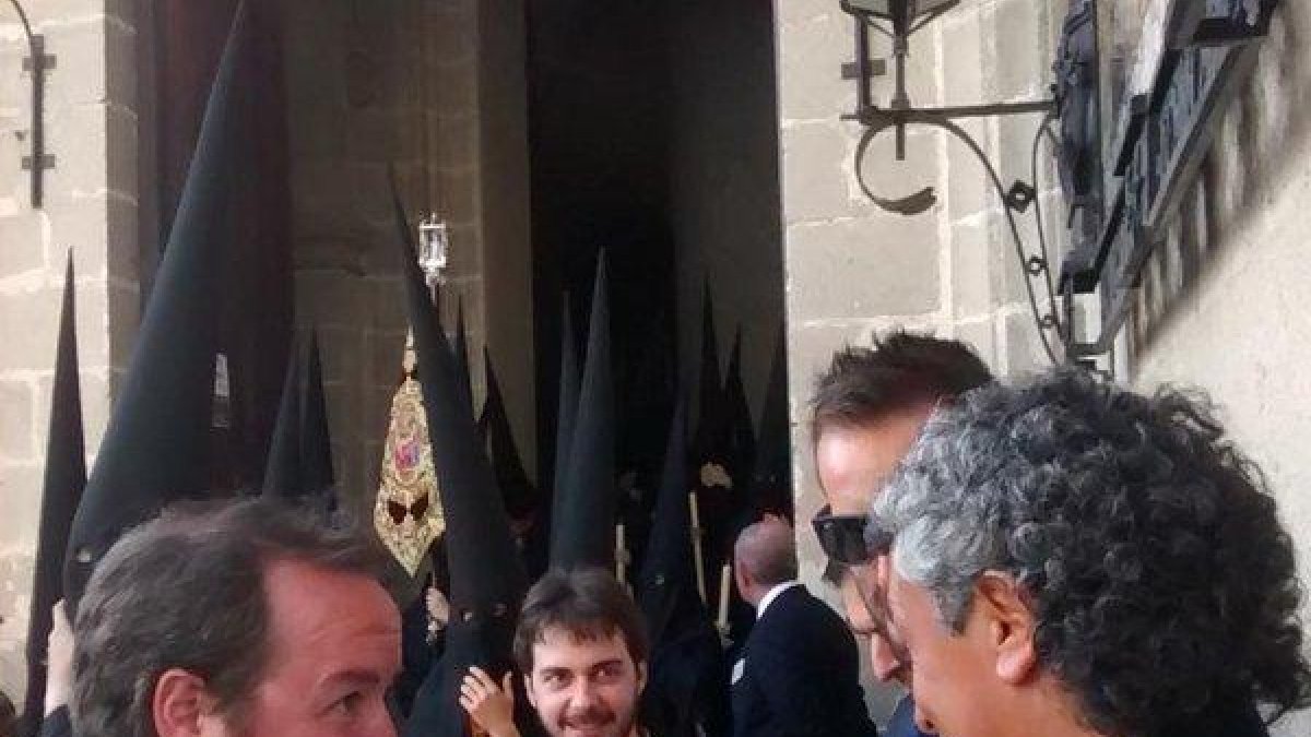 Pipo Goro con su amigo Álvaro Ojeda en la parroquia.