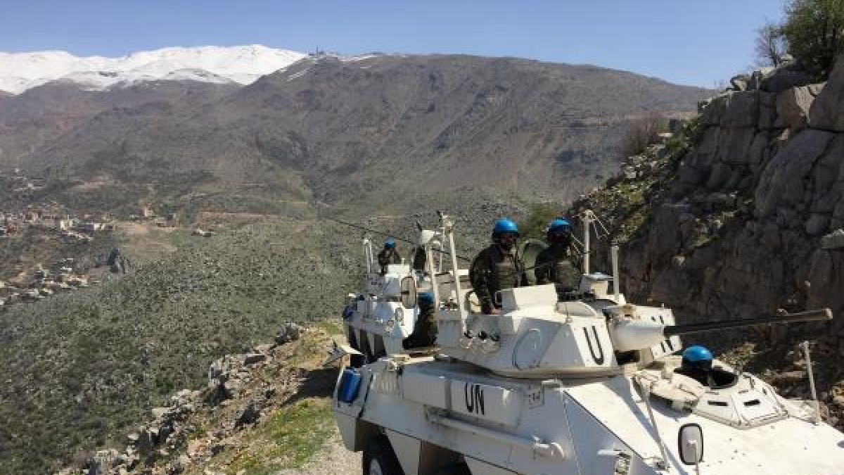 Vec en las granjas de Cheeba. Al fondo, montañas sirias