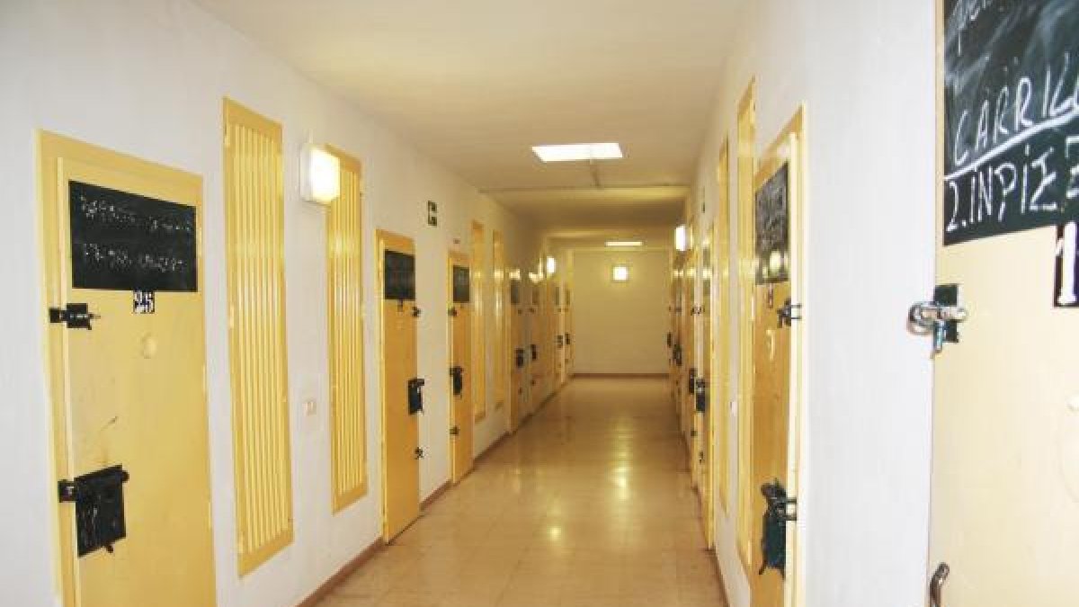 Celdas de un módulo en el interior de El Acebuche.