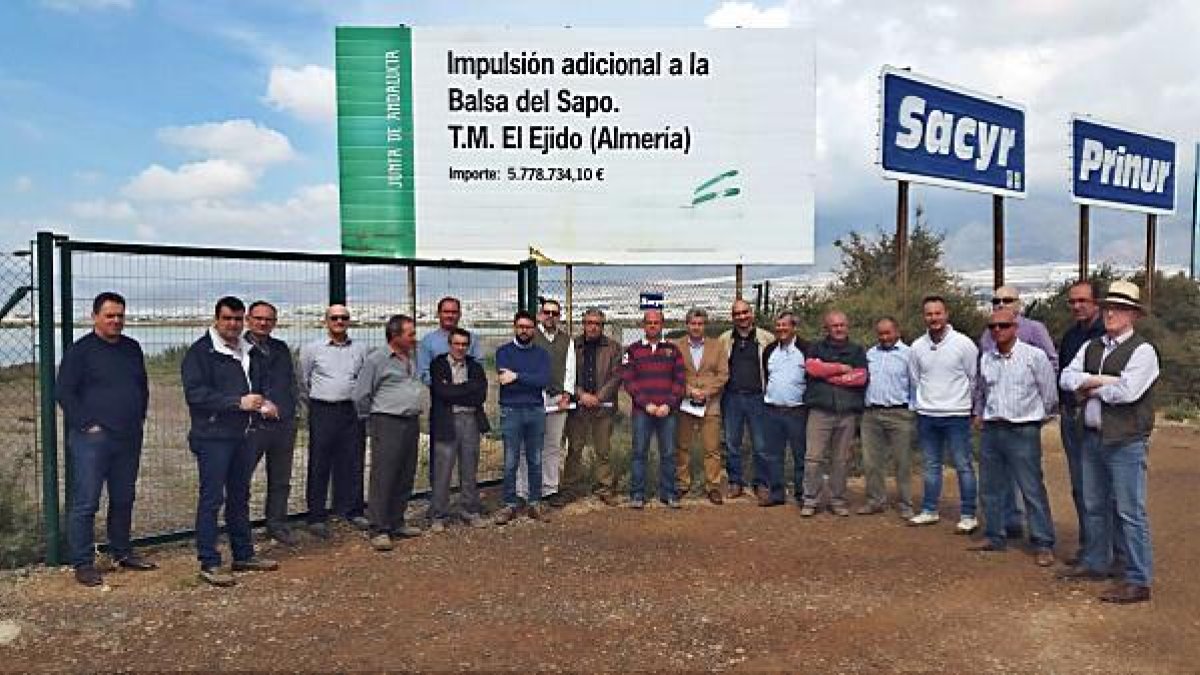 Concentración en la Balsa del Sapo para pedir agua