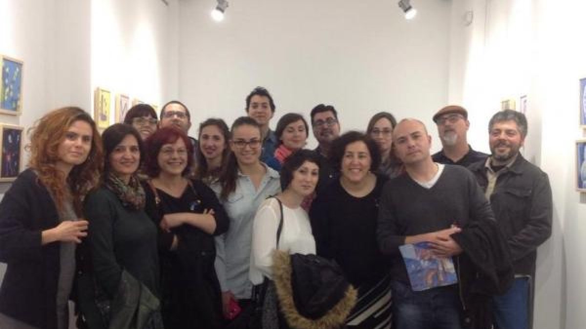 Algunos ilustradores participantes en la muestra.