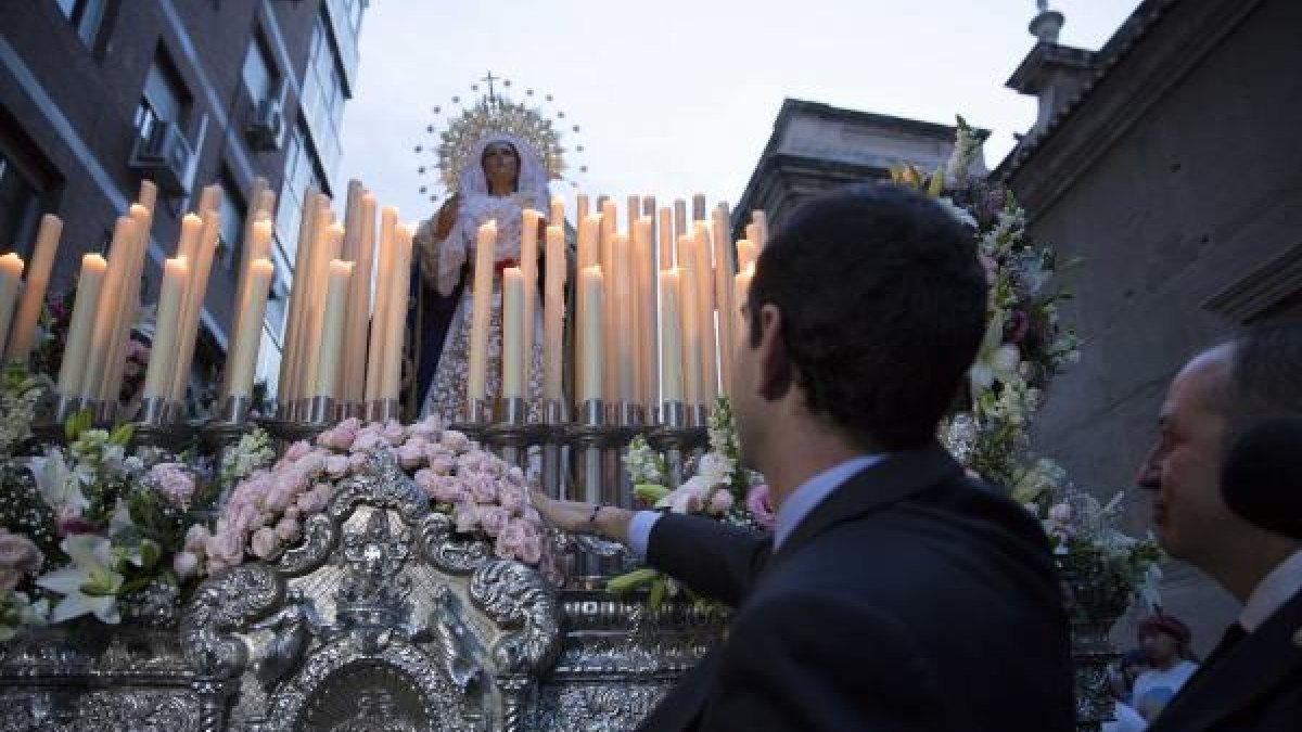 La primera levantá ya en la calle la realizó a ambos Titulares el alcalde, Ramón Fernández Pacheco.