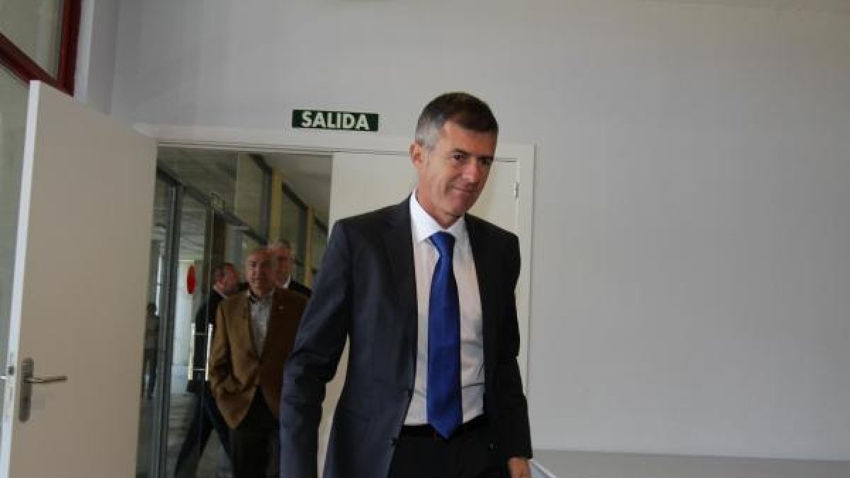 Lucas Alcaraz en su despedida como entrenador del Almería.