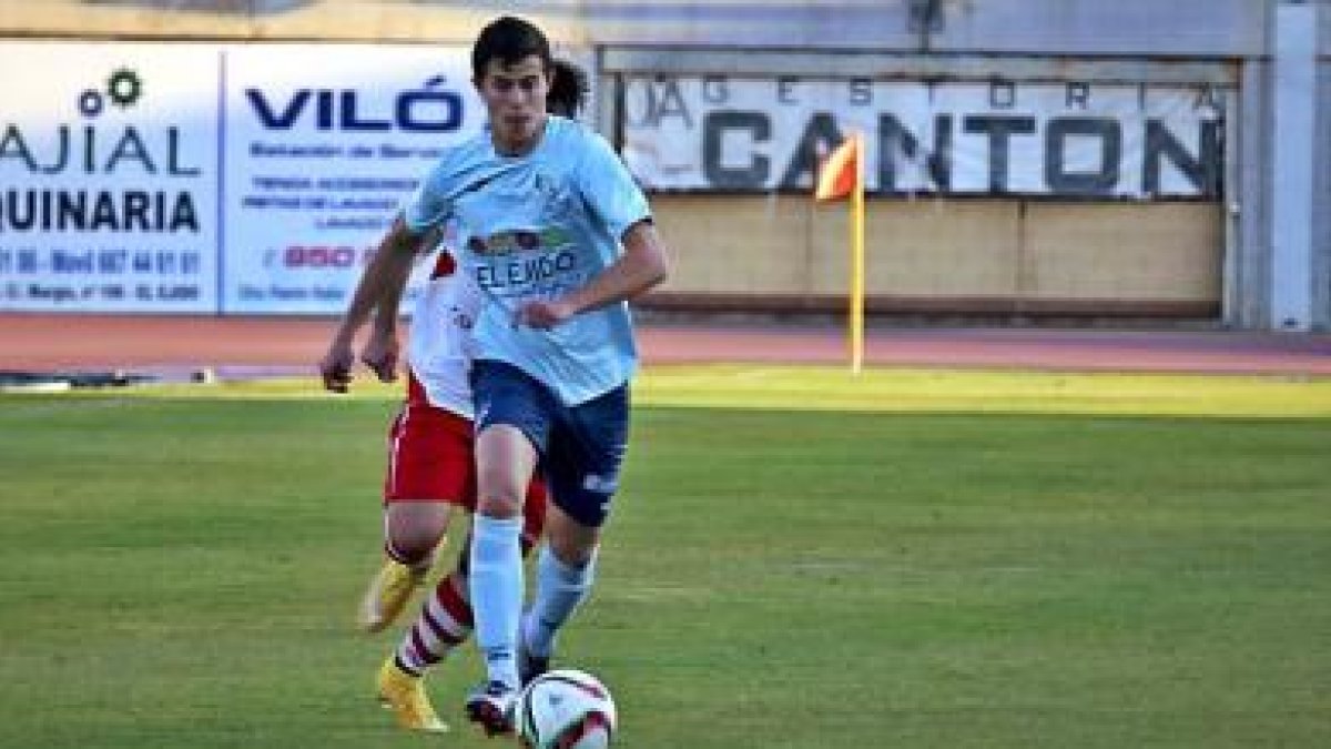 Fran Oller en el partido ante el Comarca del Mármol.