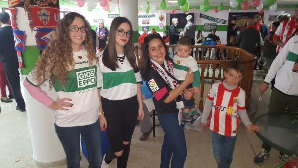 Los niños son la cantera de la afición.