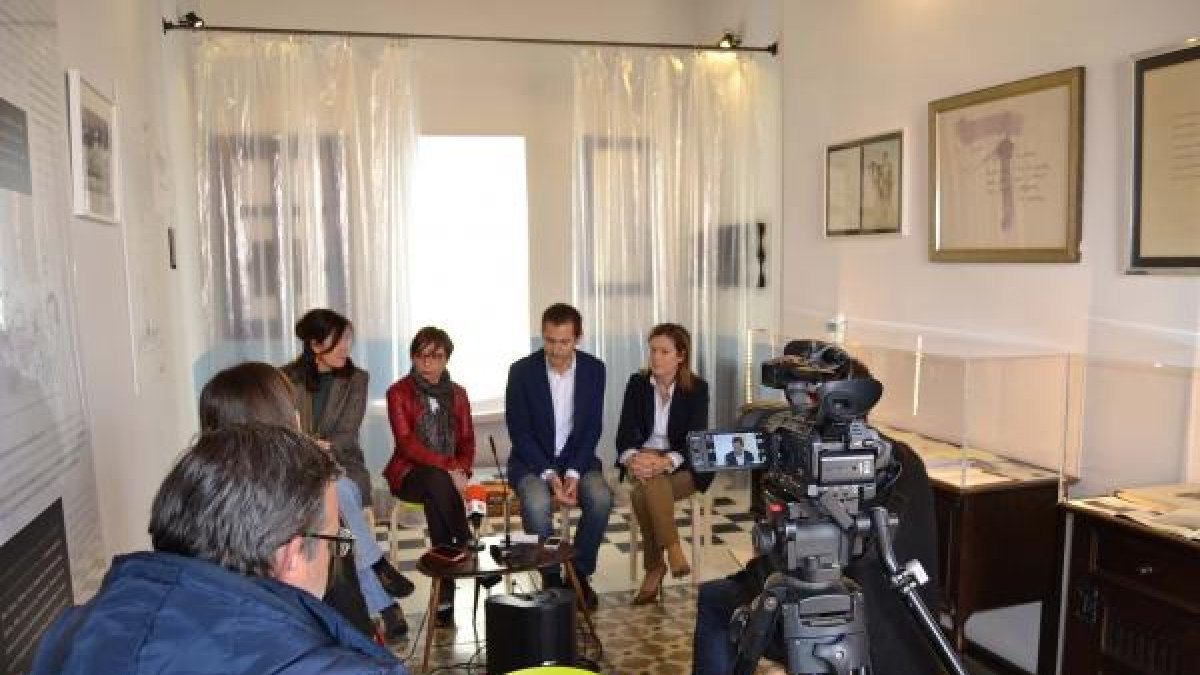 Presentación de las novedades de la Facultad Valente, ayer en la Casa del Poeta.