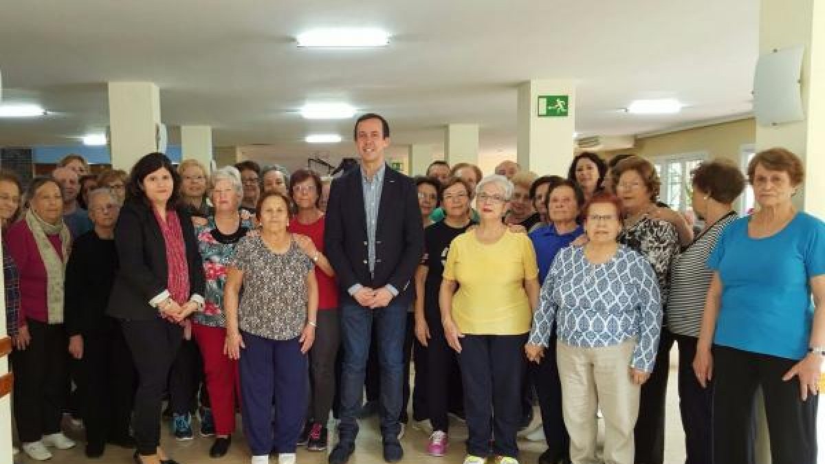 El delegado en su visita al Centro de Participación Activa de Personas Mayores.