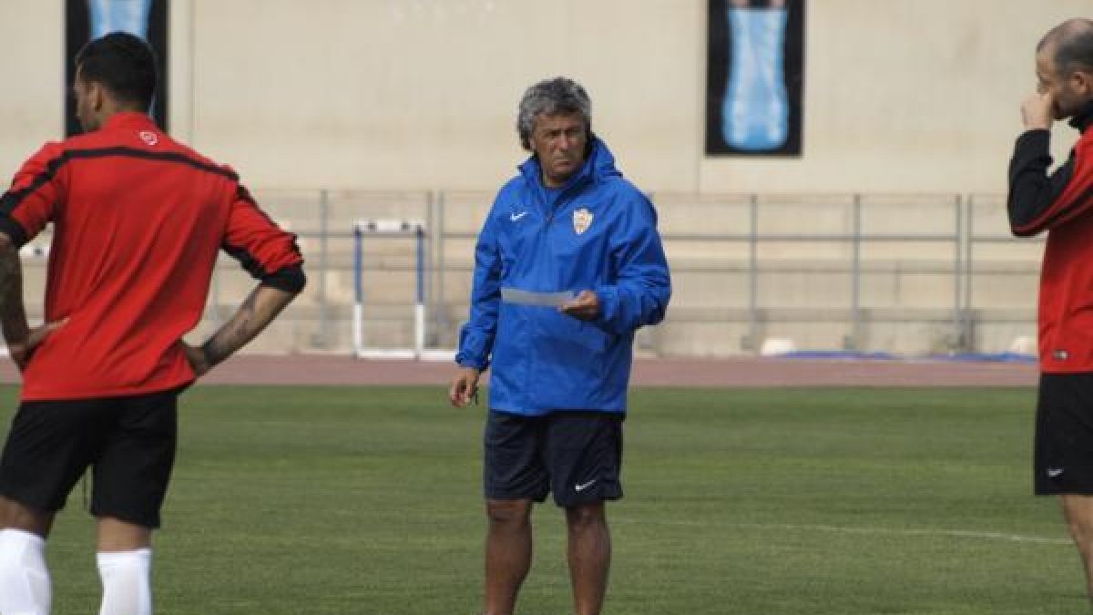 Goro apuesta por Juan Ramírez contra el Elche.