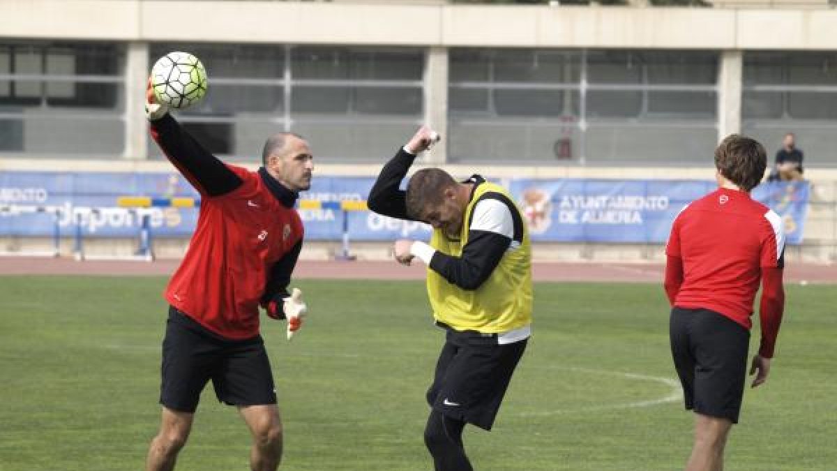 El mañico Soriano sacando de puerta.
