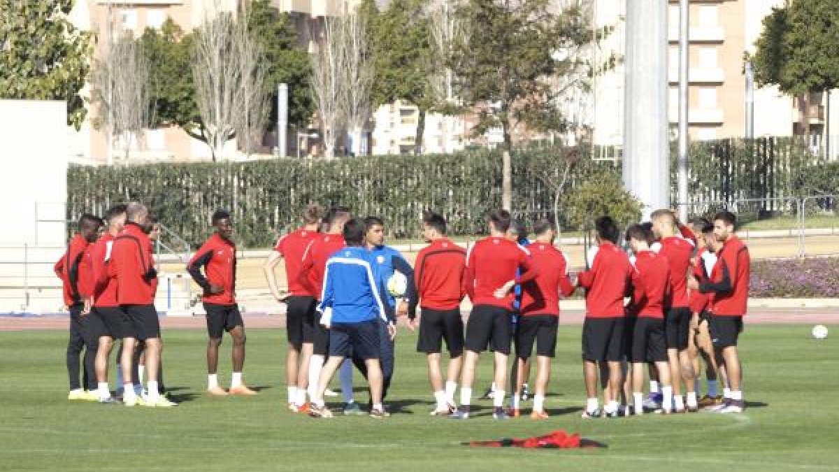 Charla del míster argentino con la plantilla.