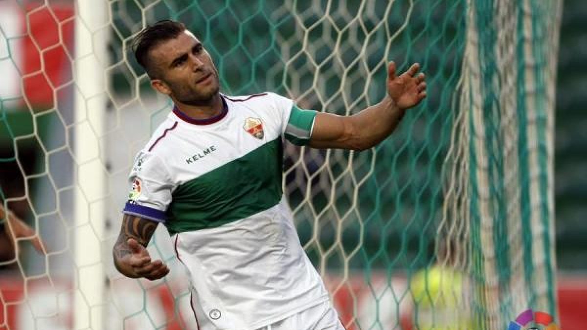 Armando Lozano puede jugar contra el Almería.