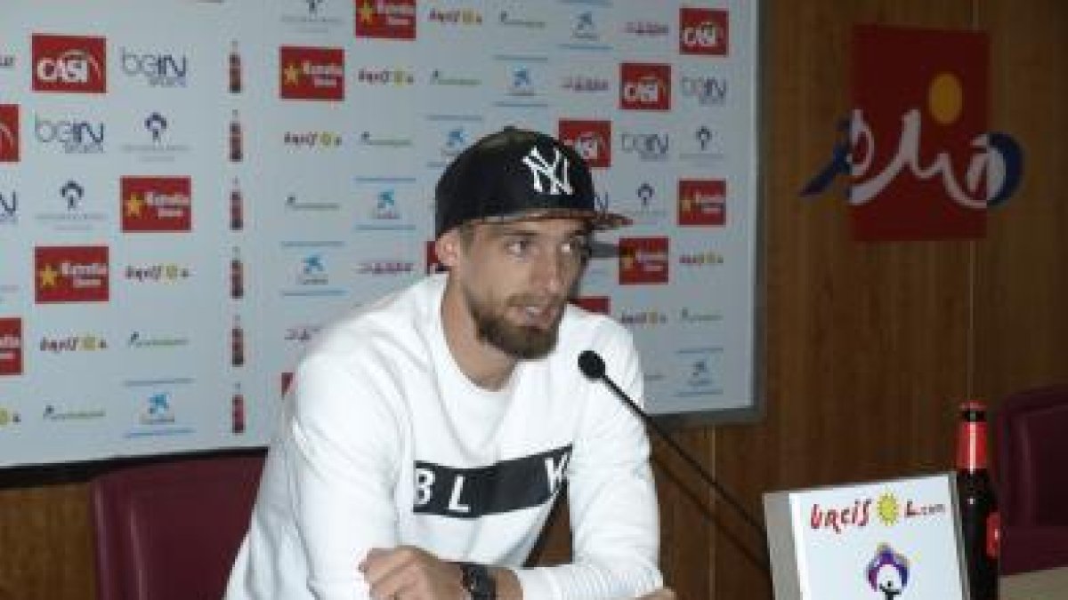 Esteban Saveljich en rueda de prensa.