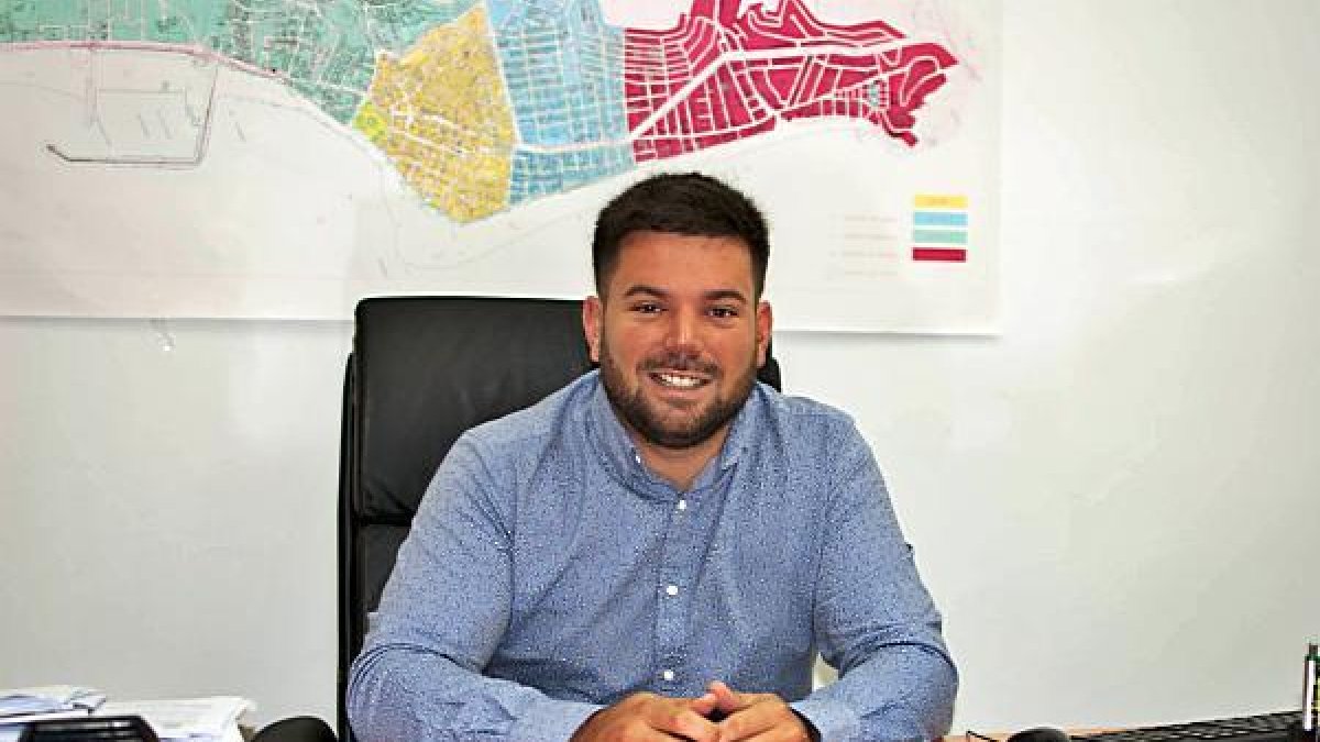 Pedro José Veenzal en su despacho.