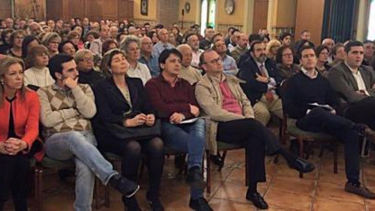 Reunión en un hotel de la capital.
