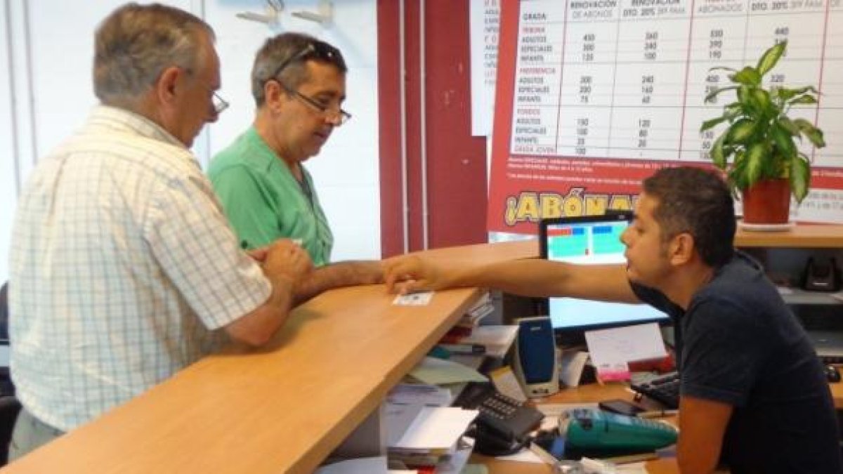 Aficionados en el club.