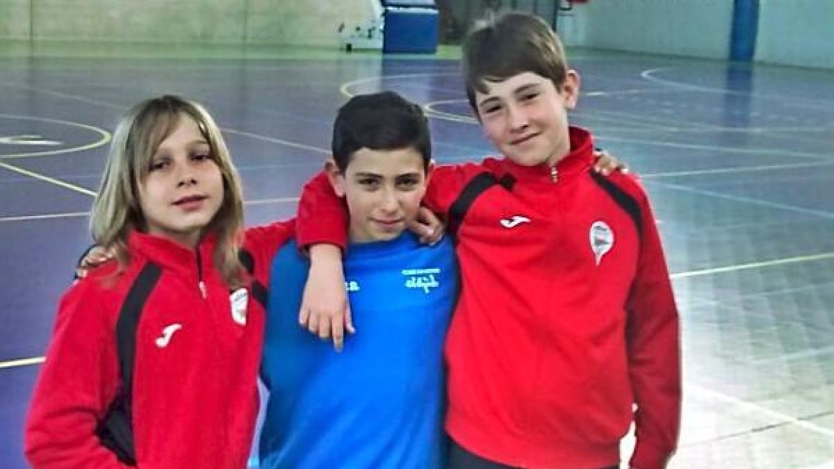 Los tres seleccionados posan para la historia.