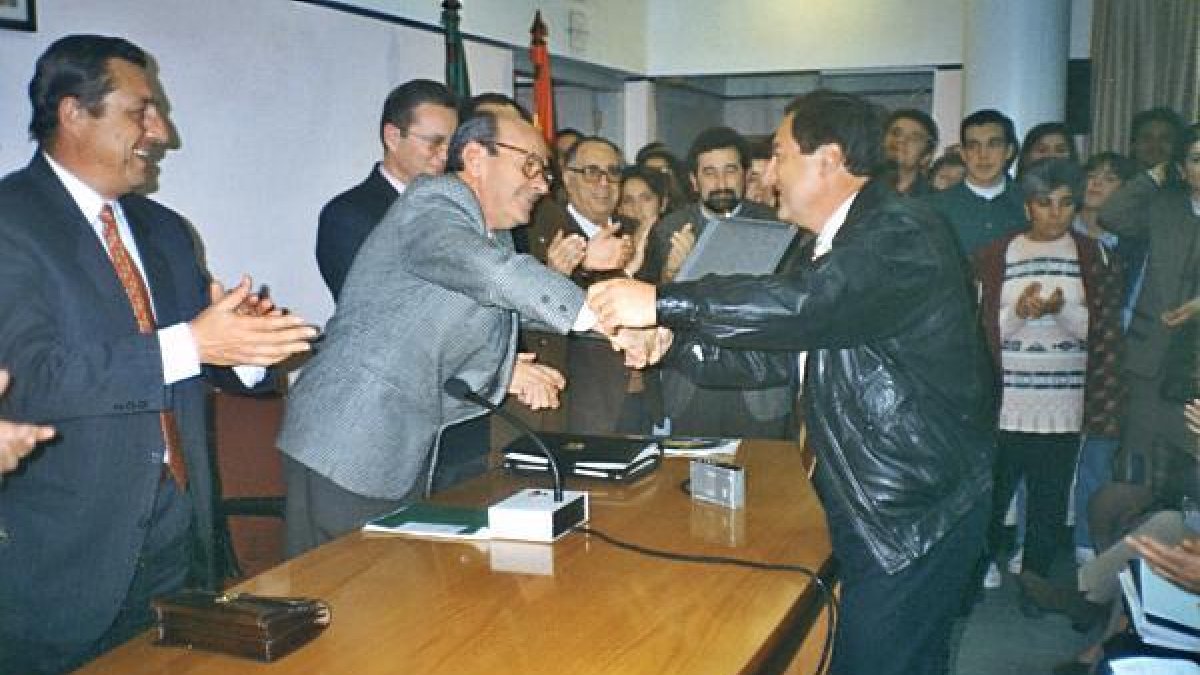 Pedro Segura recibiendo uno de los premios a la gestión.