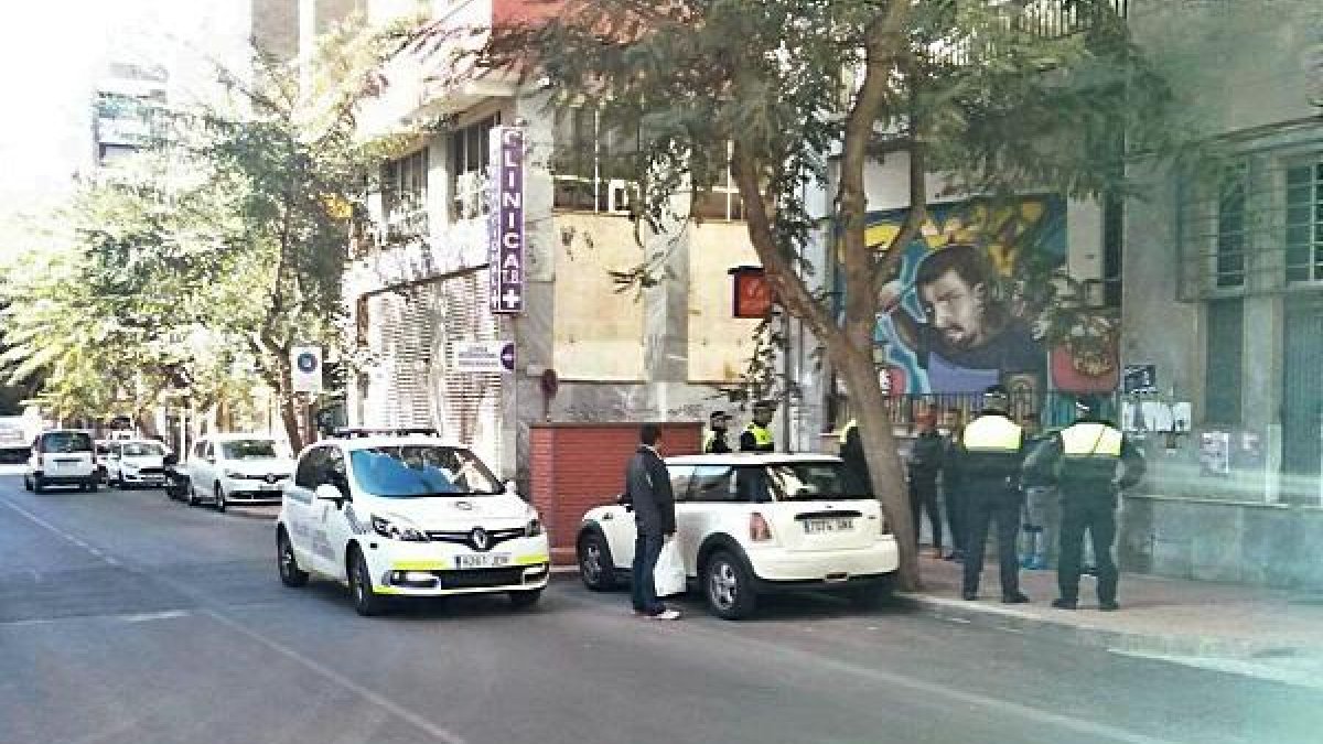 Control de la Policía Local de Almería en la zona