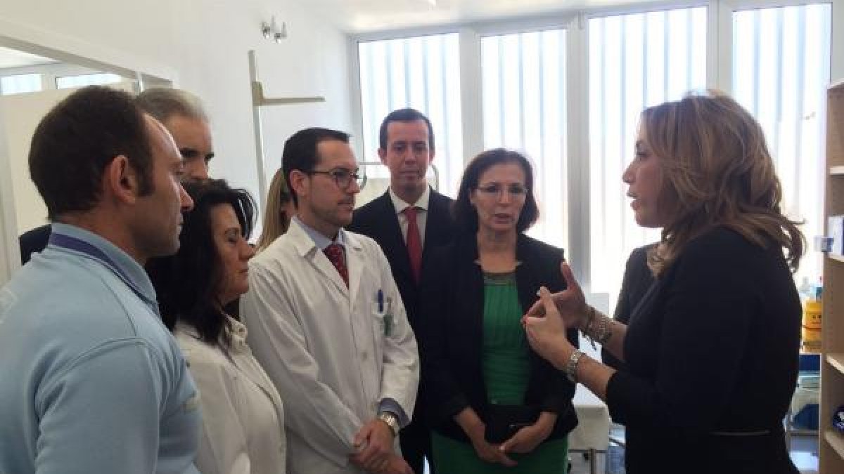 Susana Díaz en su visita al centro de salud de Vera.