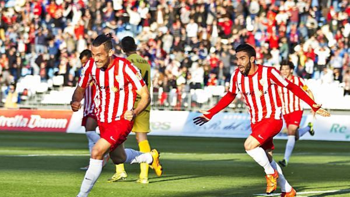 Quique celebrando el gol que daría la victoria.