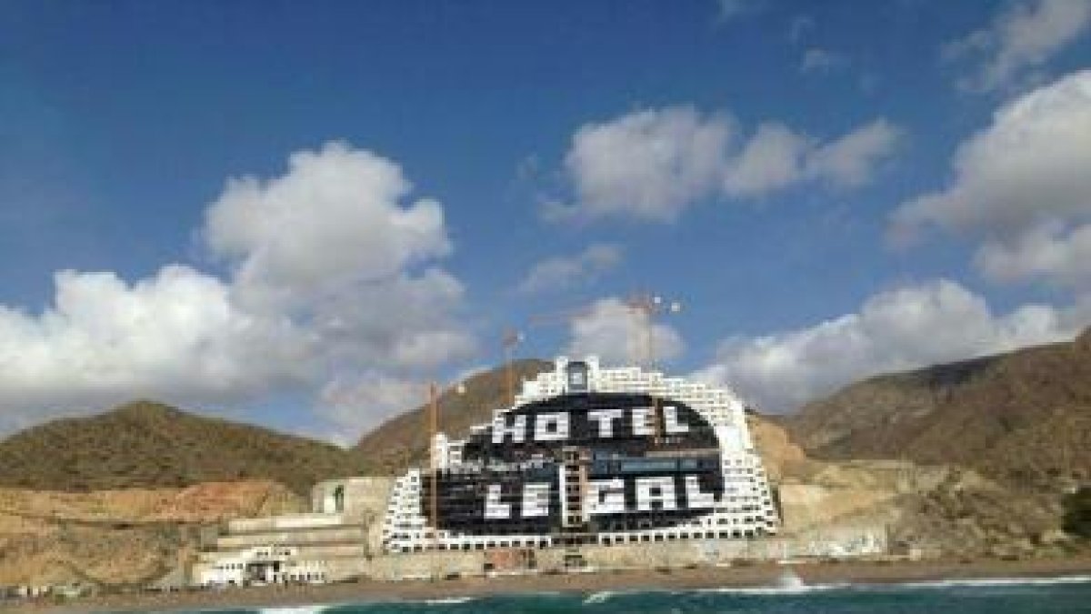 El Ayuntamiento no incluirá un desarrollo urbano junto al hotel.