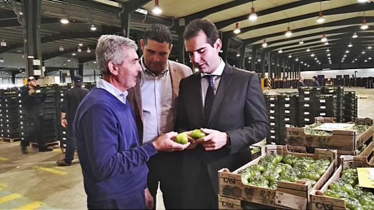 El alcalde con el presidente de CASI durante la visita