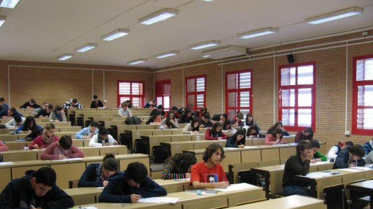 Convocatoria de Olimpiadas Matemáticas en una edición anterior.