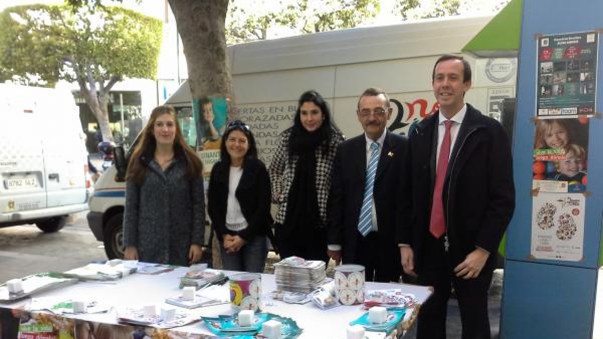 Responsables de Alcer con el delegado de Salud, José María Martín.